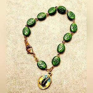 Green Clover shamrock with St. Patrick's Charm 8 inch bracelet, Irish, clover